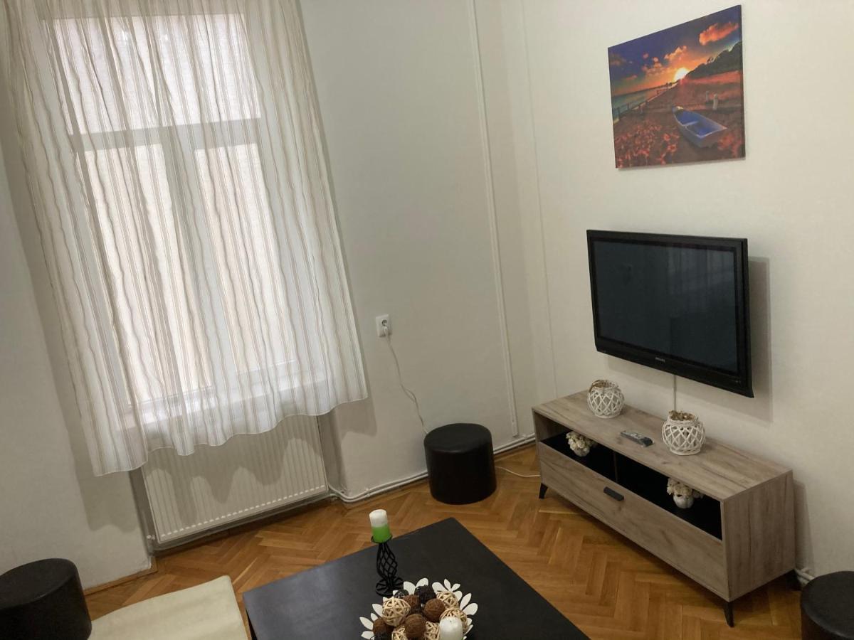 Irina Apartments ปีเตช ภายนอก รูปภาพ